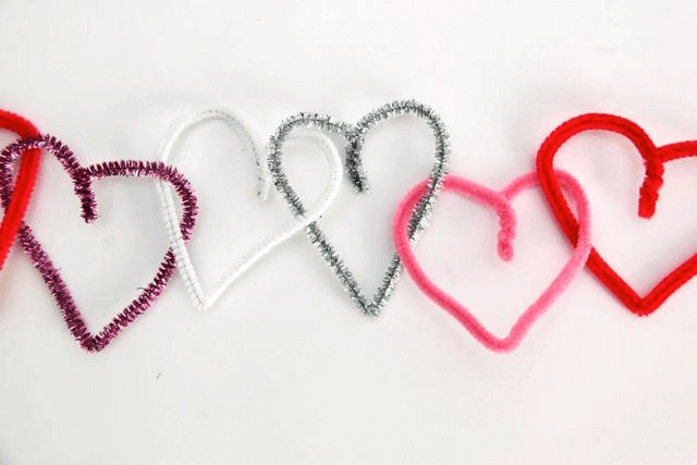 Heart shaped pipe cleaners chain together